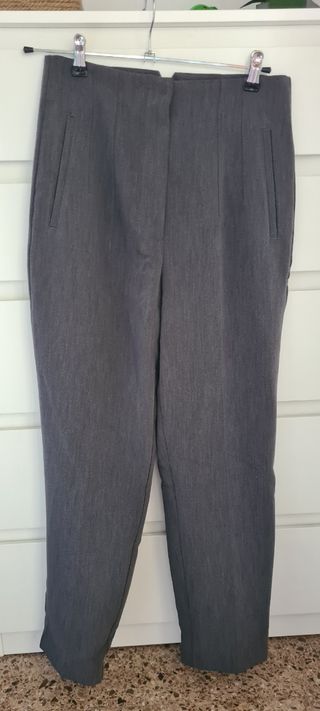 Pantalón gris