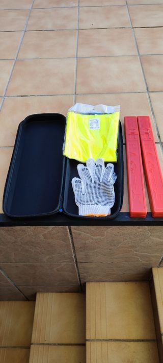 Triángulos de avería y chaleco reflectante