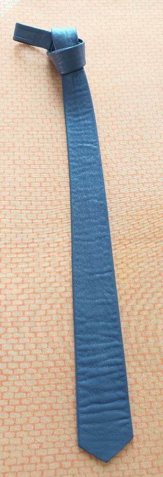 Corbata vitange piel gris para mujer