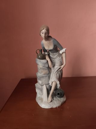 Figura Lladro Mujer Fuente
