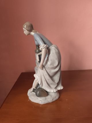Figura Lladro Mujer Fuente
