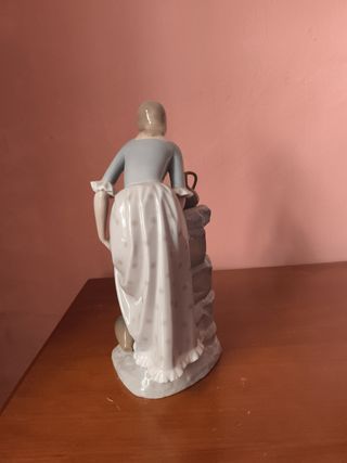 Figura Lladro Mujer Fuente