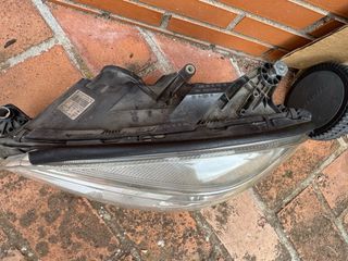 Llantas y faros delanteros Mercedes

