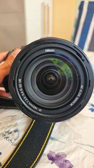 Cámara Nikon D5300 + Objetivo 18-140 mm VR