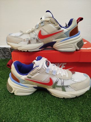Zapatillas Nike V2K Plata y Blanco