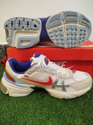 Zapatillas Nike V2K Plata y Blanco