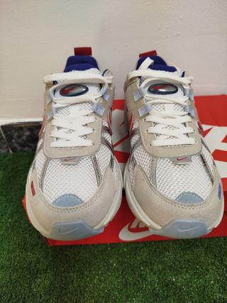 Zapatillas Nike V2K Plata y Blanco