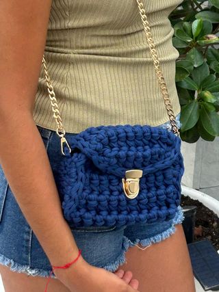 Bolso de hombro tejido a mano