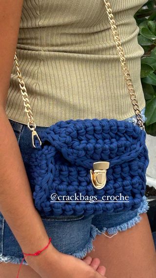 Bolso de hombro tejido a mano