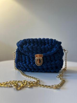 Bolso de hombro tejido a mano