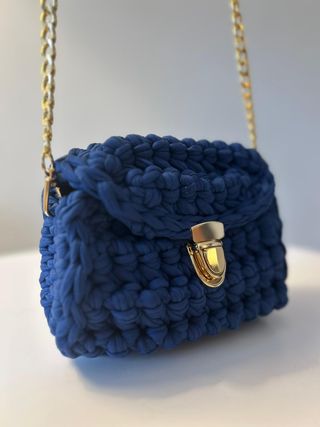 Bolso de hombro tejido a mano