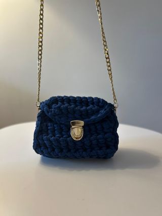 Bolso de hombro tejido a mano
