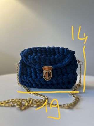 Bolso de hombro tejido a mano