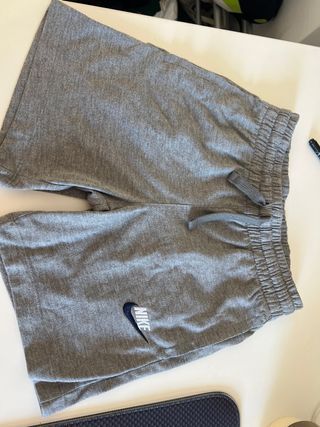 Bermudas Nike Gris Talla XS (122/128cm) 8 años