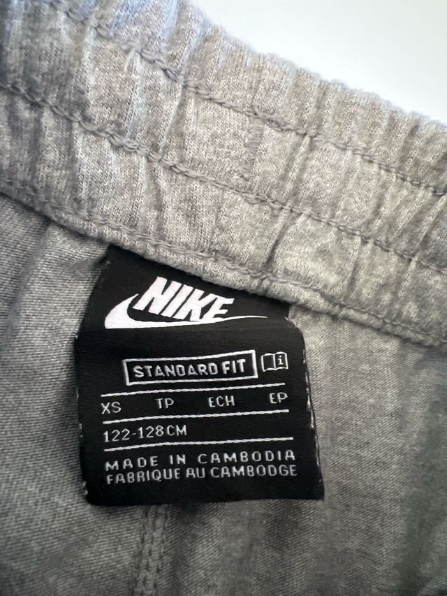 Bermudas Nike Gris Talla XS (122/128cm) 8 años