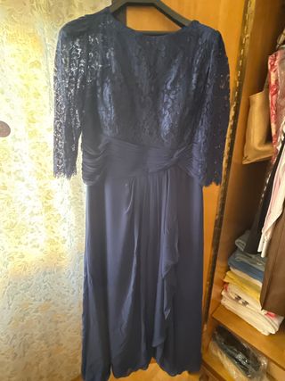 Vestido de fiesta azul con encaje