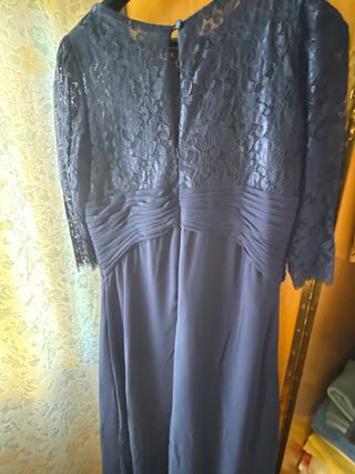 Vestido de fiesta azul con encaje