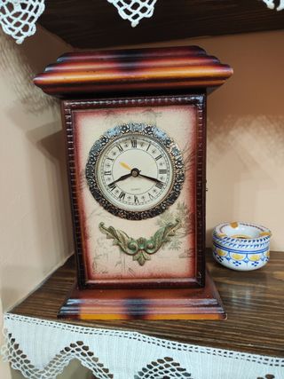 Reloj de mesa antiguo
