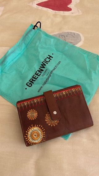 Cartera Greenwich de piel marrón con bordados