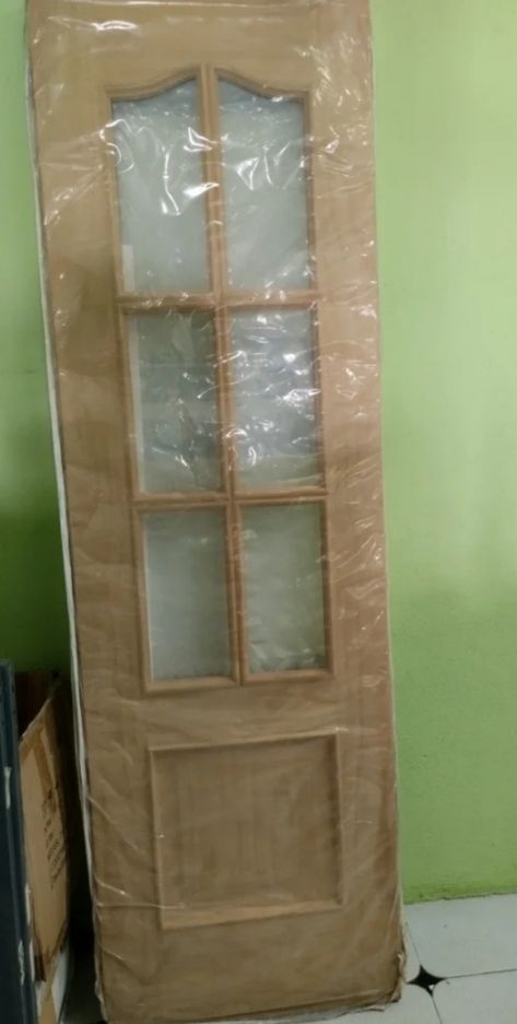 Puerta de madera sin cristal