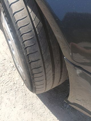 Llantas Mercedes con neumáticos nuevos
