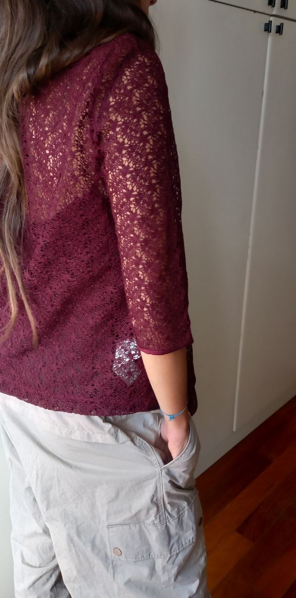 Set 2 pezzi: top bordeaux e maglia pizzo