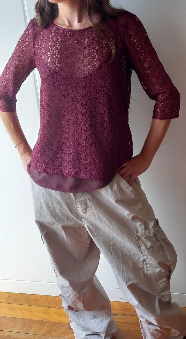 Set 2 pezzi: top bordeaux e maglia pizzo