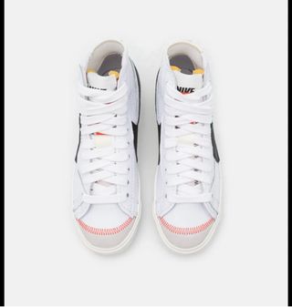 Zapatillas Nike Blancas
Blazer mid ‘ 77 Jumbo 
