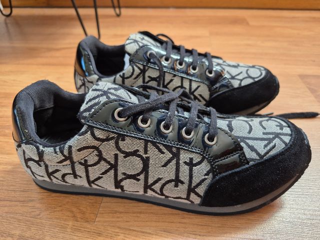 Zapatillas Calvin Klein con logo CK. N° 40