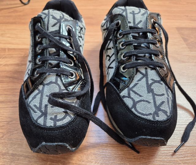 Zapatillas Calvin Klein con logo CK. N° 40
