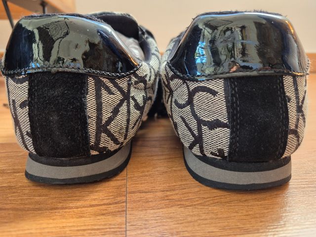 Zapatillas Calvin Klein con logo CK. N° 40