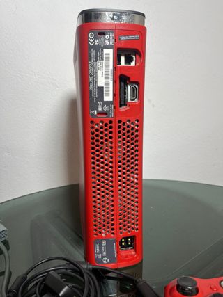Xbox 360 Edición Especial Roja 
y catálogo Harley