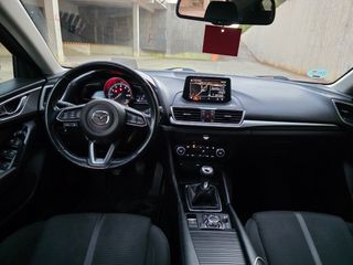 Mazda 3 2.0 Black Tech Edición 120
