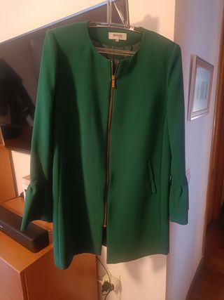Chaqueta verde botella tres cuartos
Talla 42