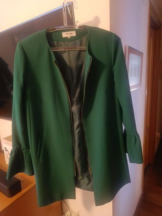 Chaqueta verde botella tres cuartos
Talla 42