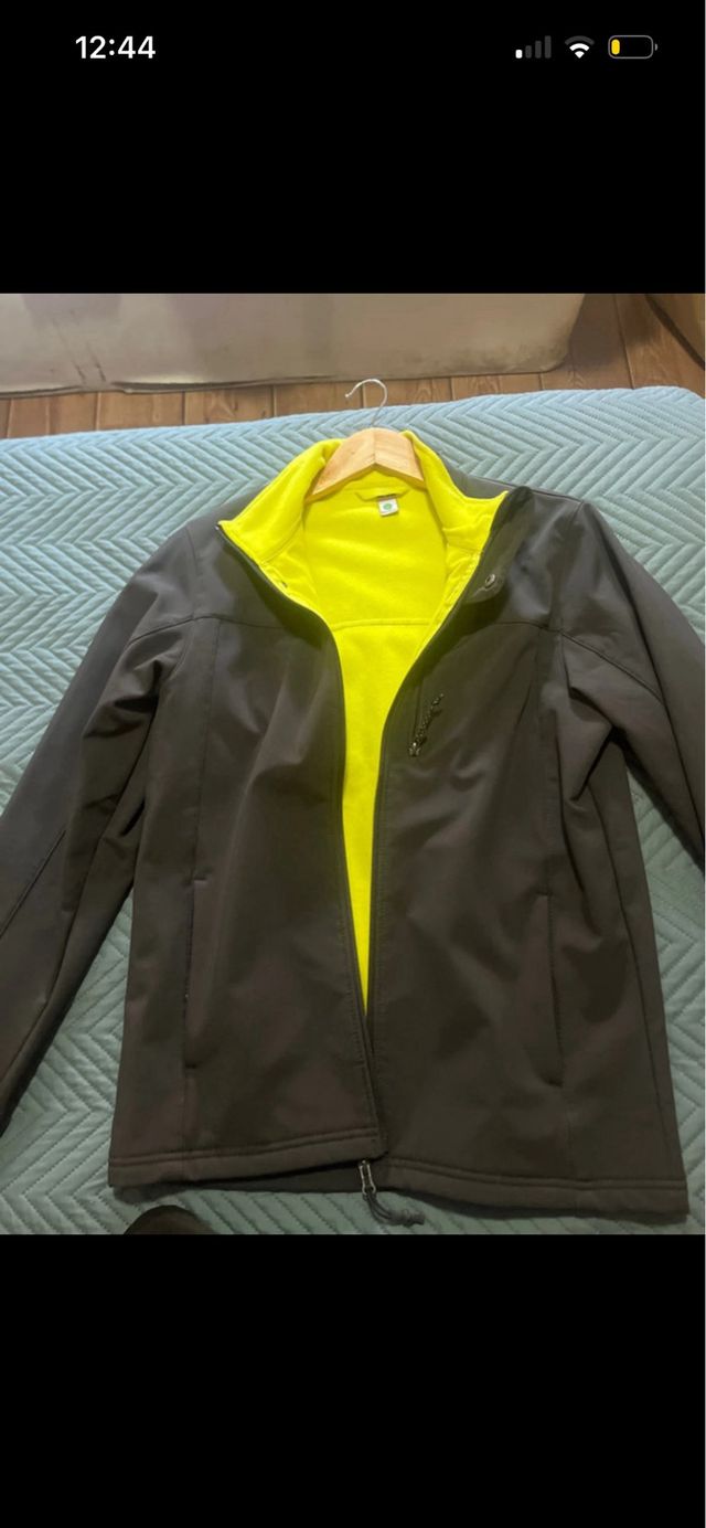 Chaqueta Deportiva Gris y Amarilla