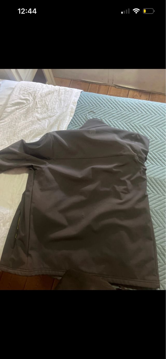 Chaqueta Deportiva Gris y Amarilla