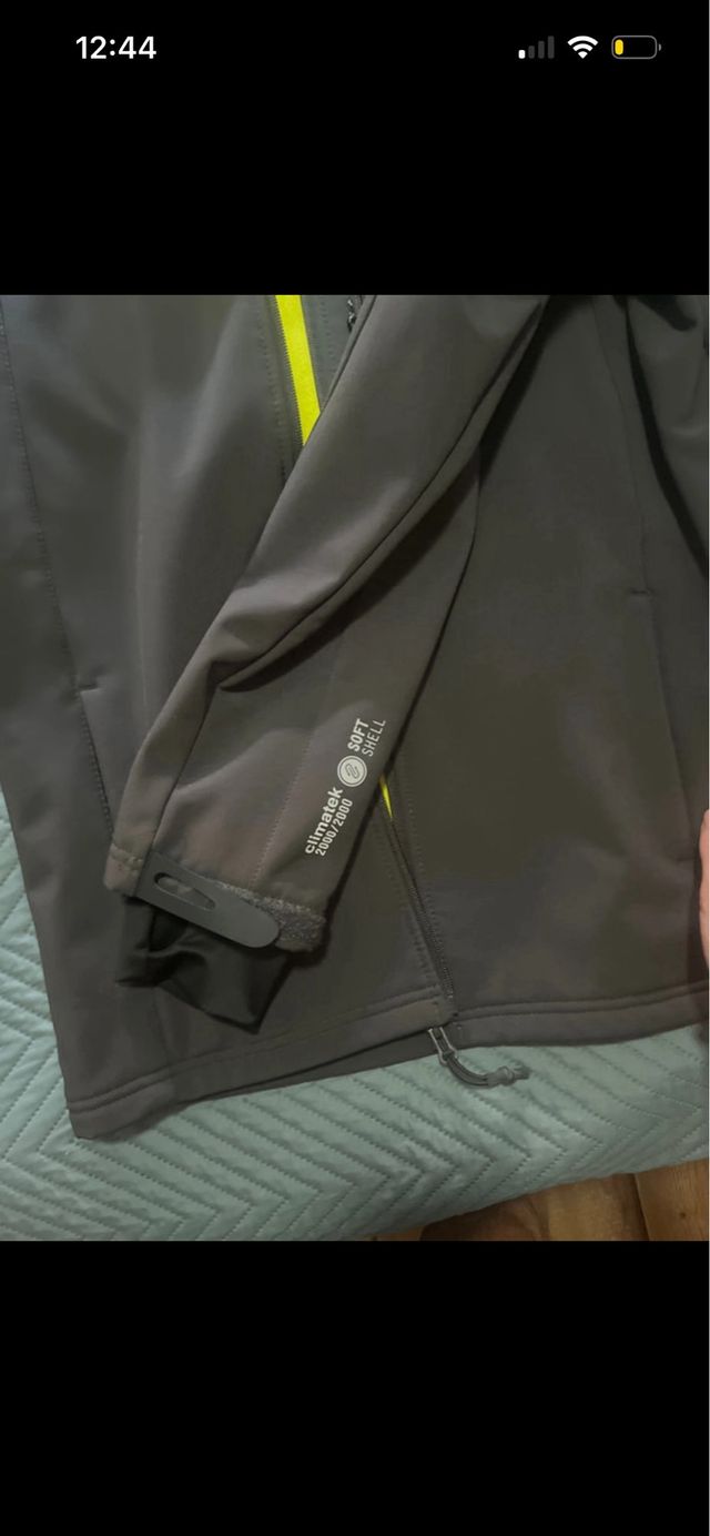 Chaqueta Deportiva Gris y Amarilla