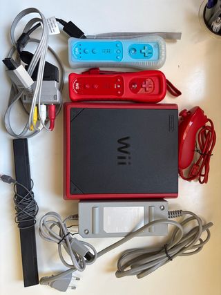 Nintendo Wii Mini Roja y Negra Completa