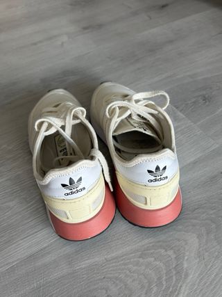 Zapatillas Adidas Blancas y Rosas