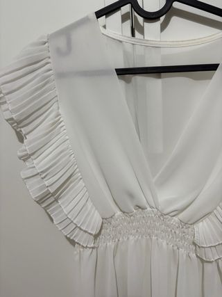 Blusa blanca con volantes