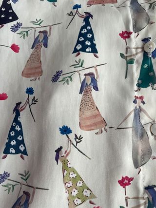 Blusa estampada con figuras de mujeres