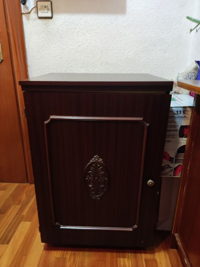 Máquina de coser con mueble alfamatic 109