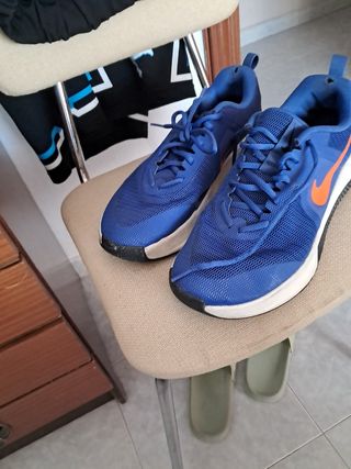 Zapatillas Nike Azules y Naranjas
