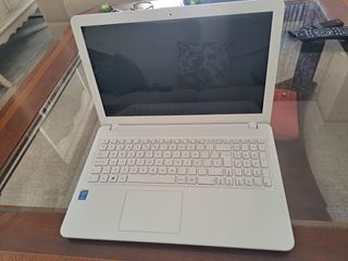Portátil ASUS X540LA Blanco
Contacto: 659052640