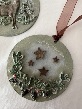 Adornos Navideños Redondos con Cinta