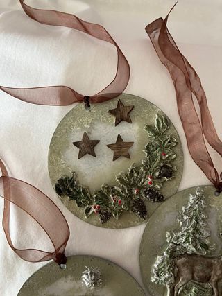 Adornos Navideños Redondos con Cinta