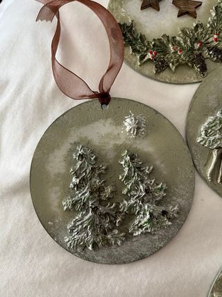 Adornos Navideños Redondos con Cinta