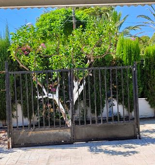 Puerta de garaje de hierro