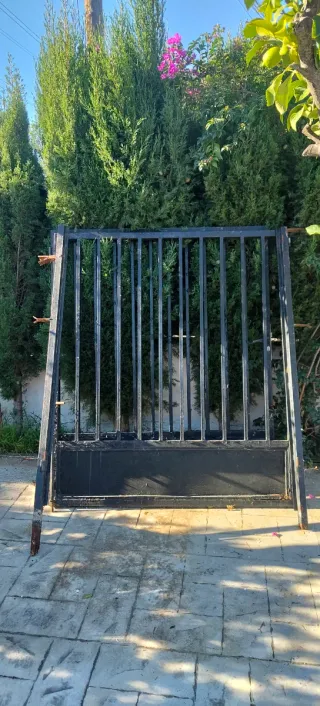 Puerta de garaje de hierro